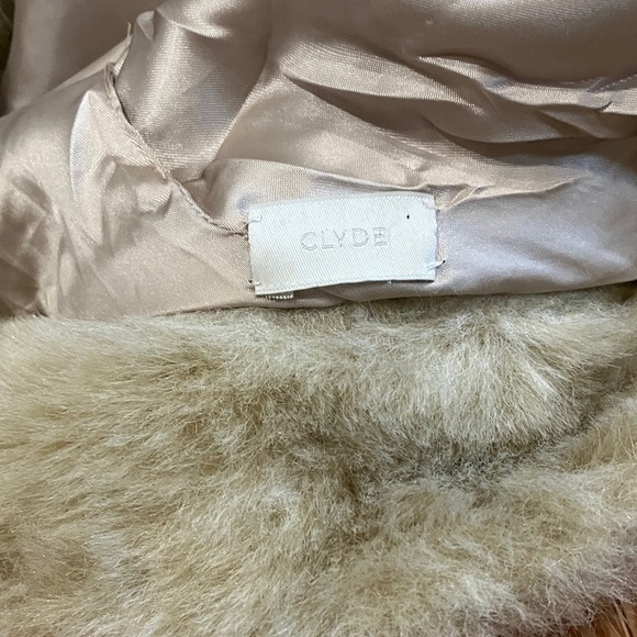 CLYDE Fur Bucket Hat - Picture 3 of 4